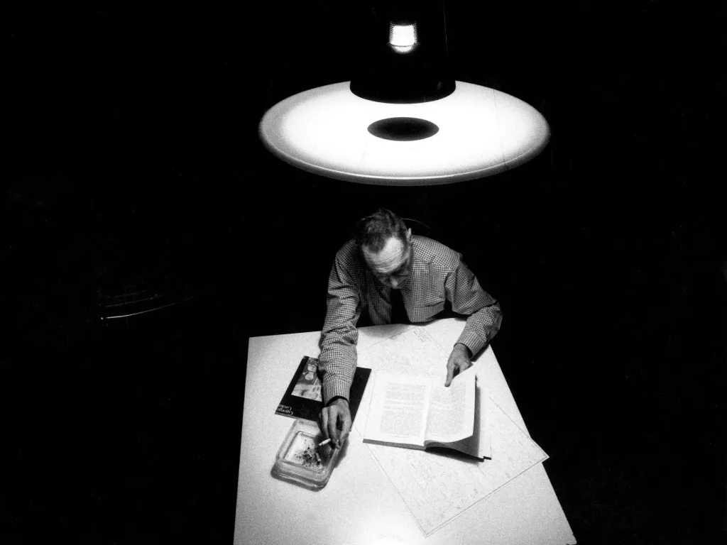 frisbi-chrome-suspension-castiglioni-flos-02.webp