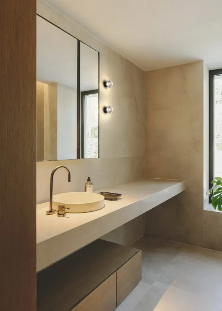 marset-lr-roc-plus-mini-bathroom-857x1200.webp