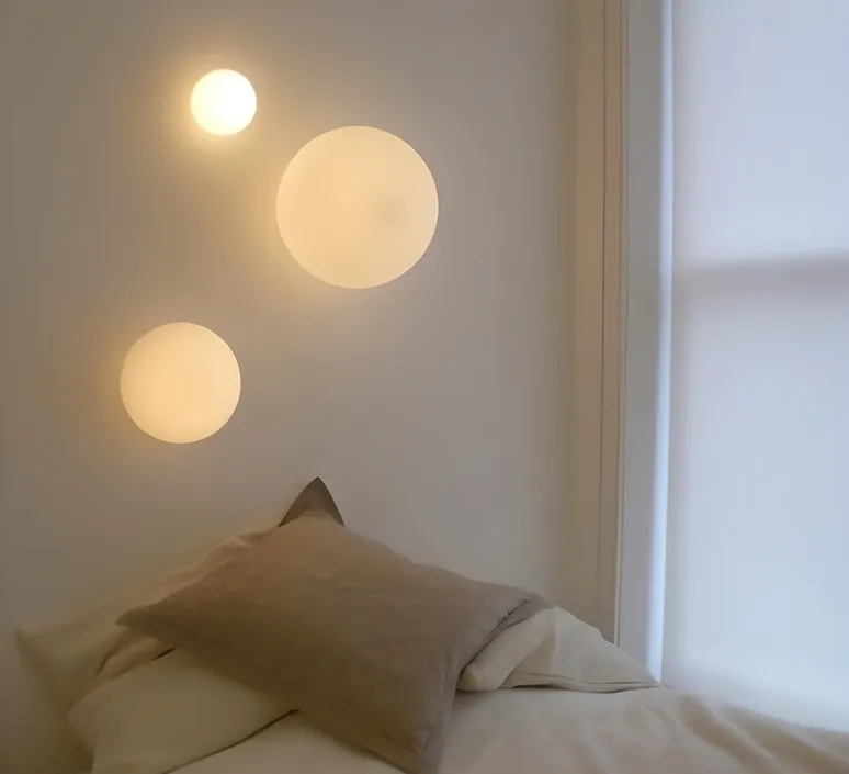 applique-ou-plafonnier-dioscori-blanc-o30cm-artemide-231591-product.webp