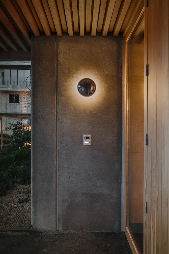 marset-lr-babila-full-concrete-wall-web.webp