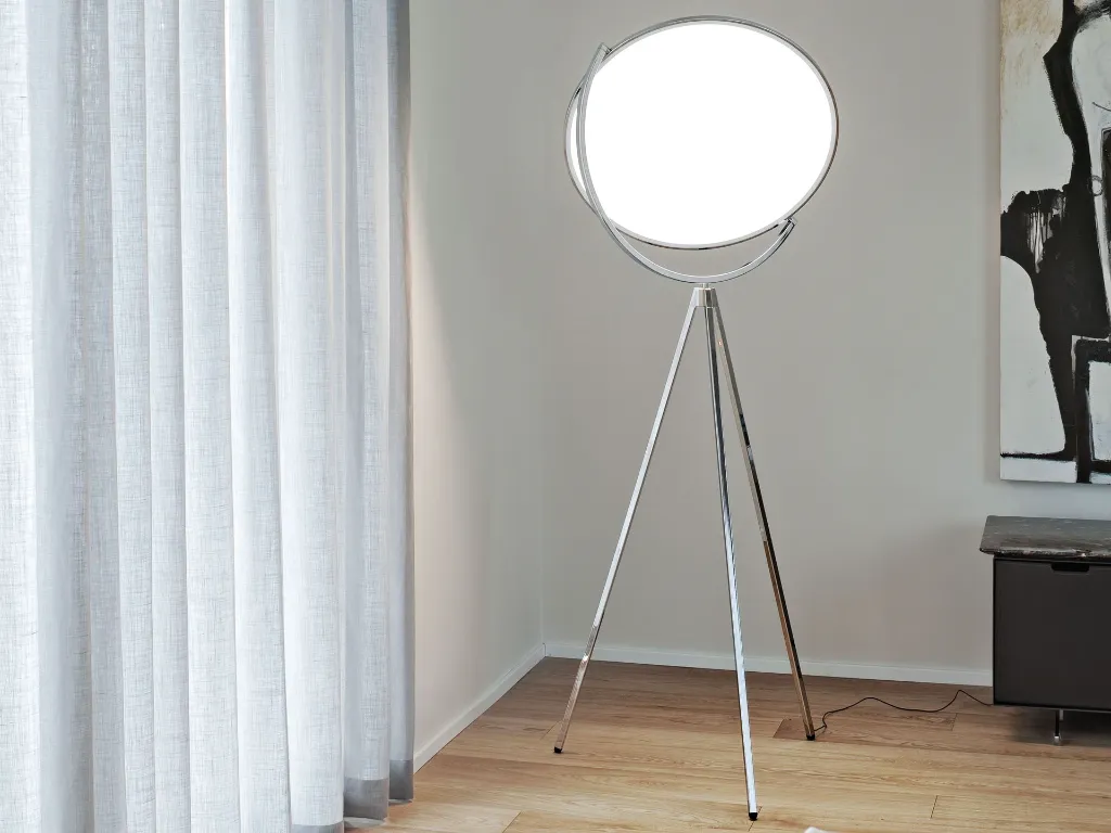 superloon-chrome-floor-morrison-flos-02.webp