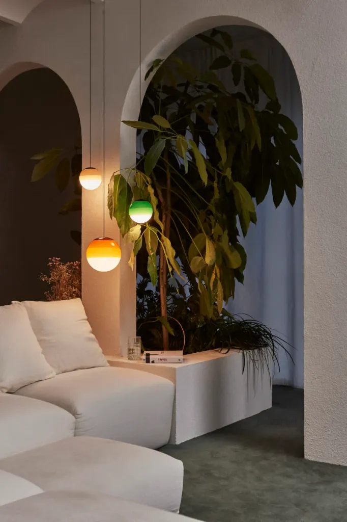 marset_lr_dipping-light-pendant_composition_living-room-800x1200.webp