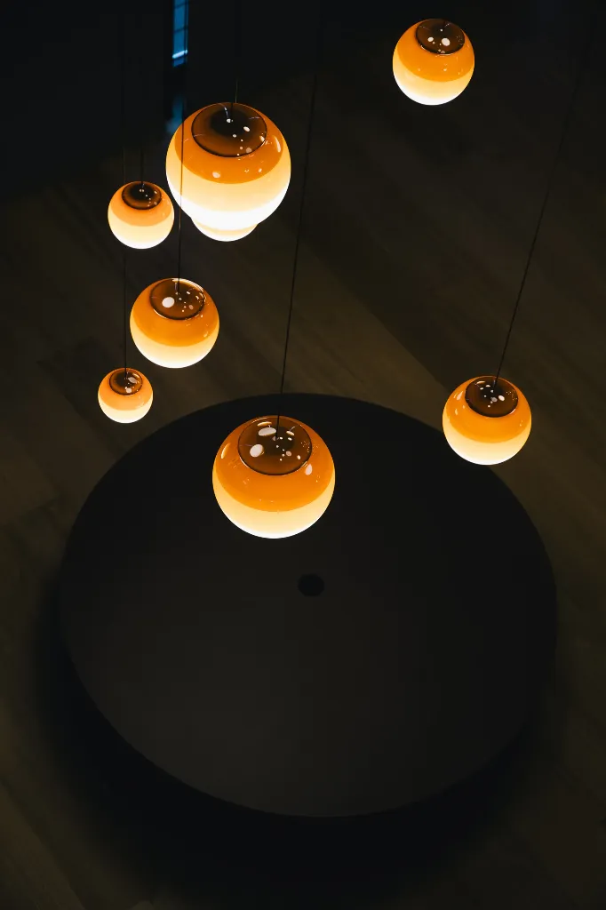 marset-lr-dipping-light-cluster-amber-2.webp