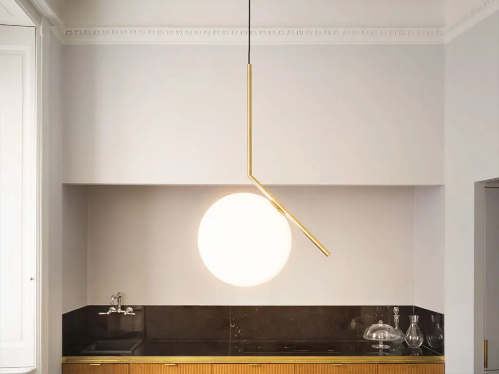lifestyle_icsuspension_brass_04.webp