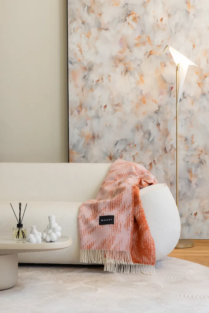 Moooi_Blushing_Sloth_Blanket_Pink_Rust_Applied.webp