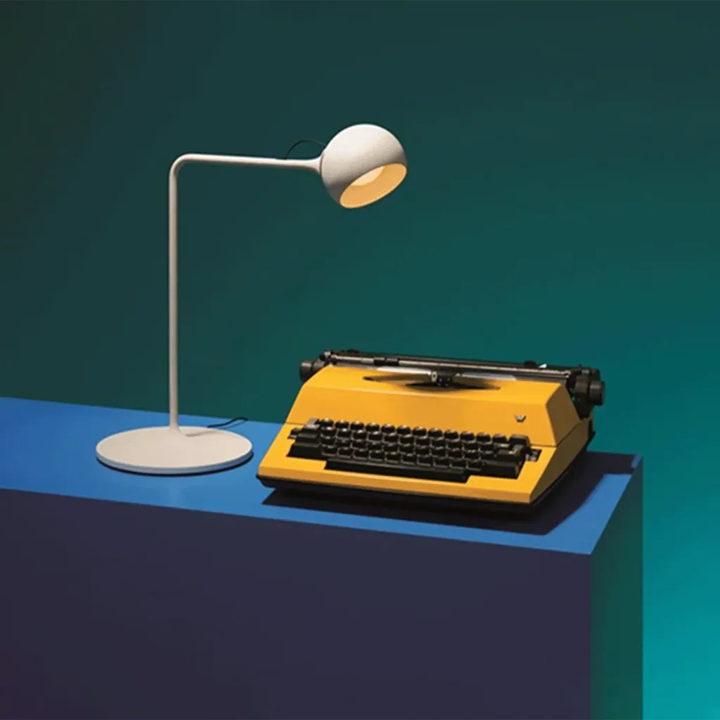 Lumianire-ixa-led-table-lamp-foster-and-partners-artemide-02-1200x1200.webp