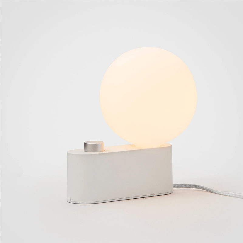 [TLA-TAALM-SPHR-IV-CHK-TBL-01] Alumina Table Lamp (Wit)