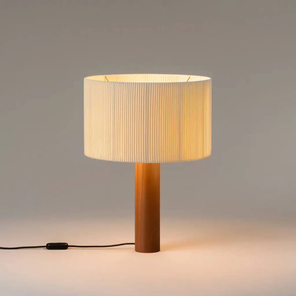 Moragas: Wooden leg: Sapele. Lampshade: Natural cotton ribbon with border.