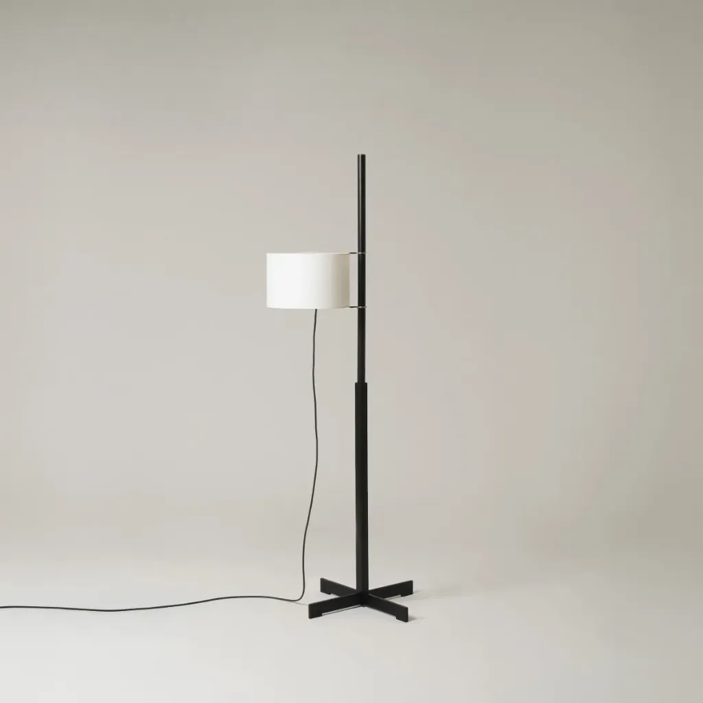 [SNC-TMMSA14] TMM: Wood structure: Black oak. Parchment lampshade: White.