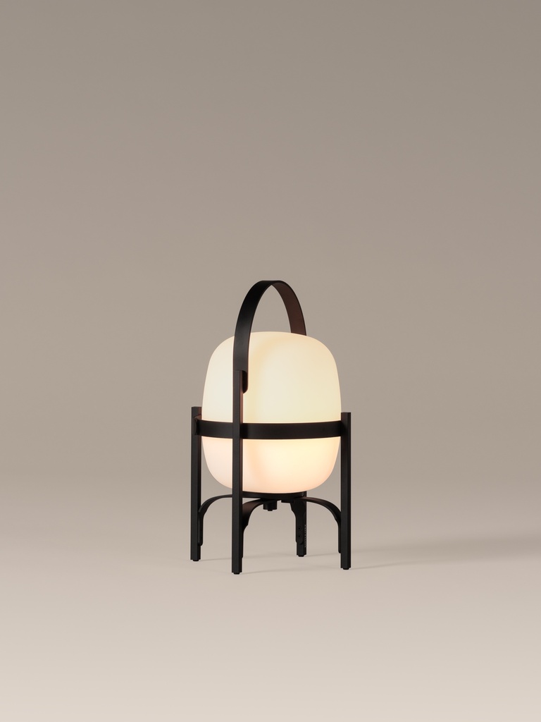 Cestita Alubat: Aluminium structure: Black.