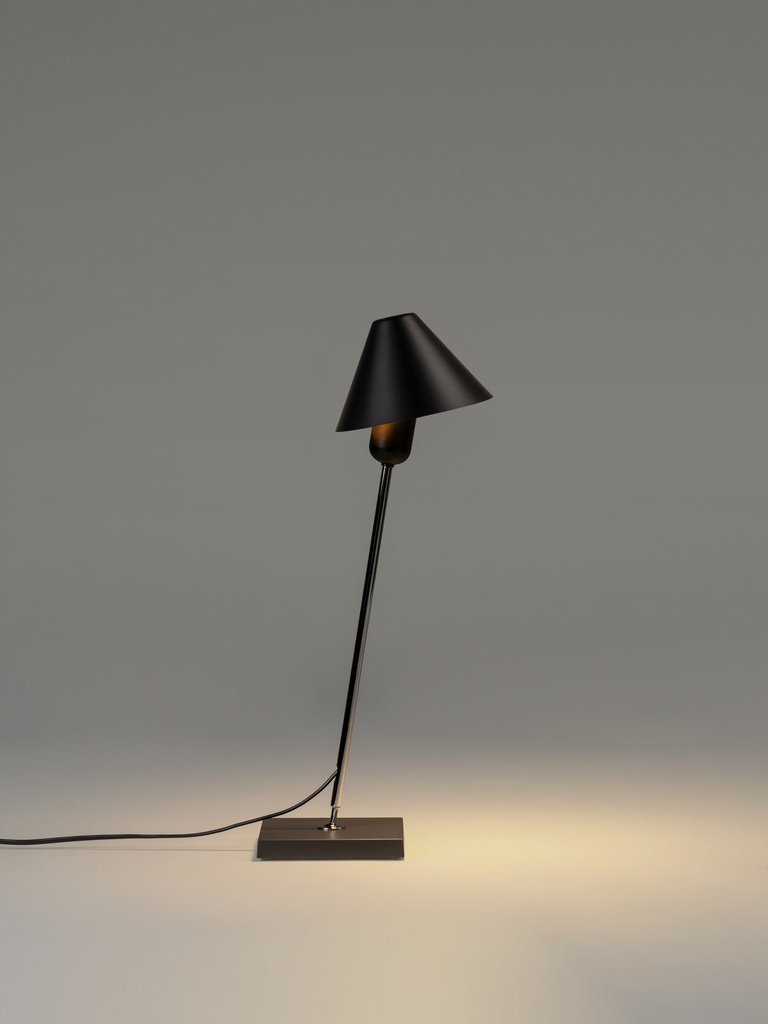 [SNC-GIRTA02] Gira: Orientable lampshade: Black anodized aluminium.