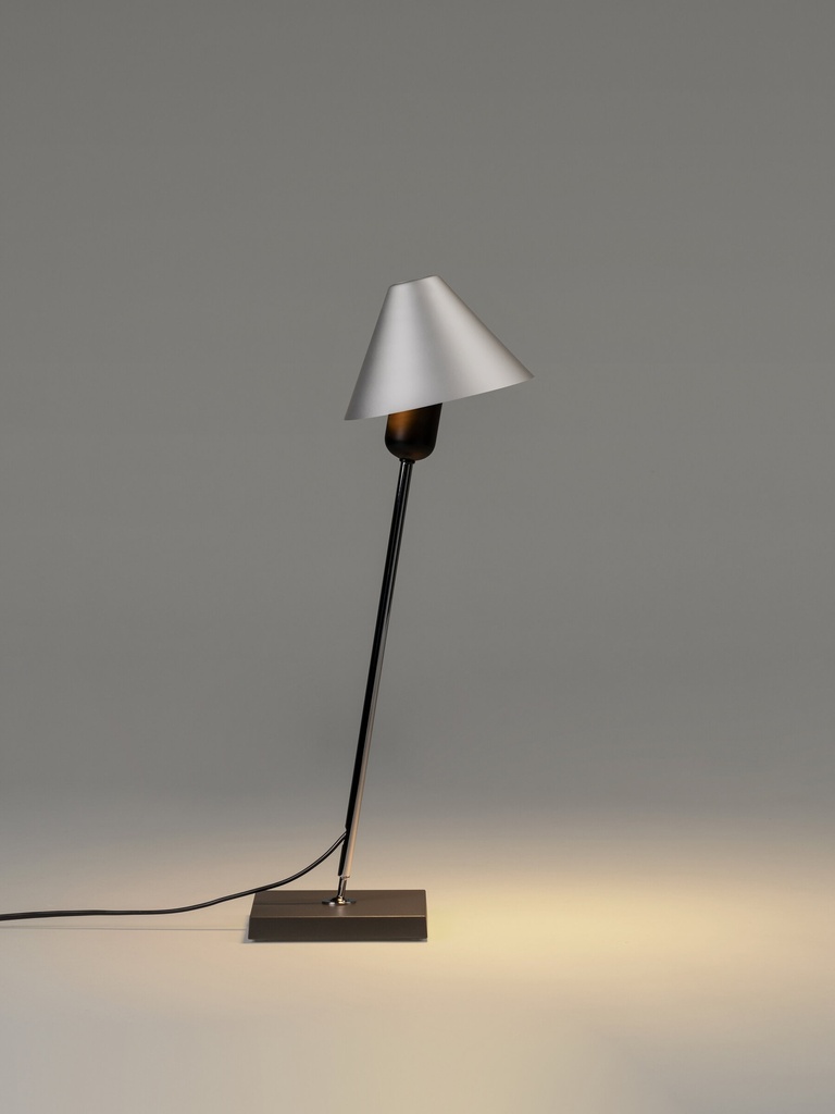 [SNC-GIRTA03] Gira: Orientable lampshade: Natural anodized aluminium.