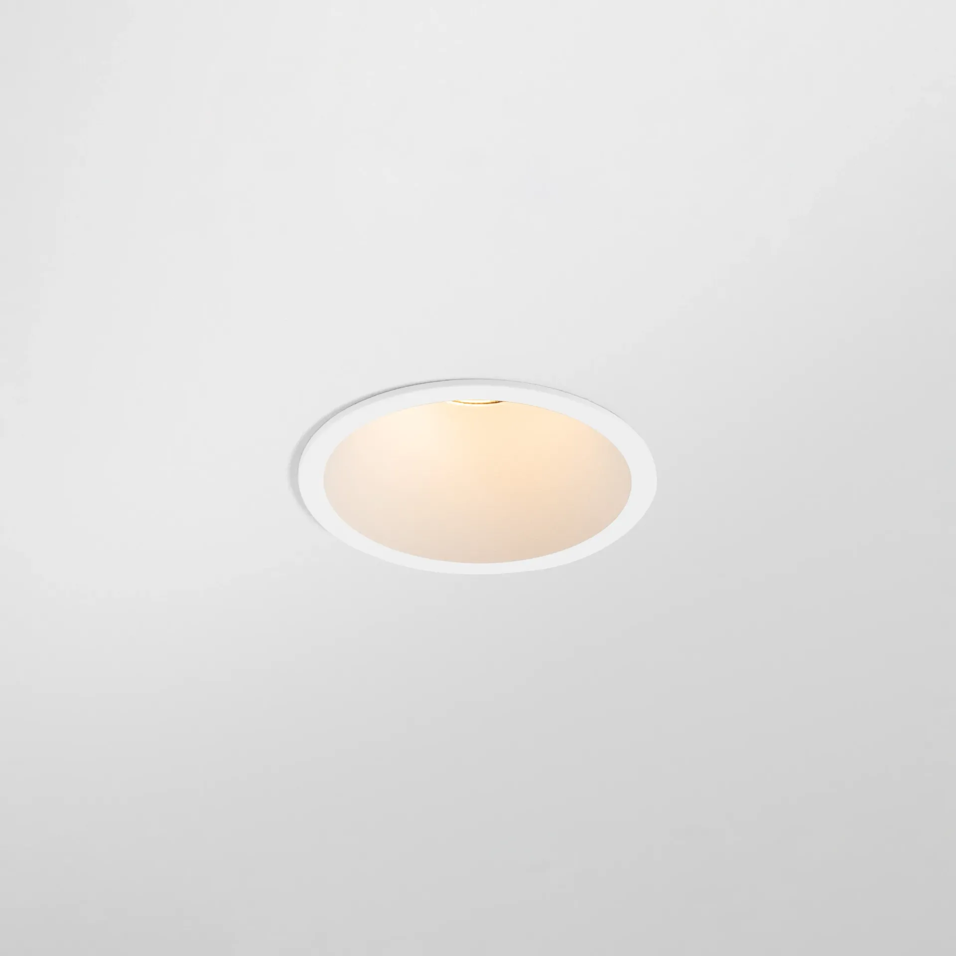 [MDL-53780017] Modest Recessed 74 1x IP55 LED 1800-3000K WD Medium DE White Structure
