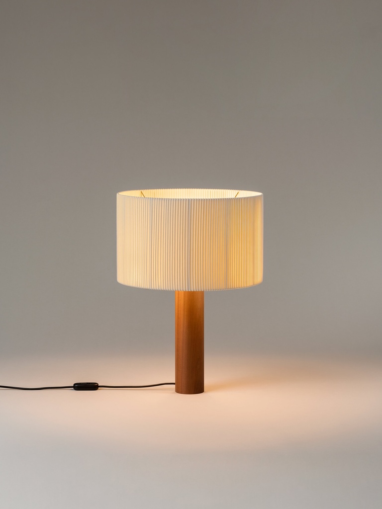 Moragas: Wooden leg: Sapele. Lampshade: Natural cotton ribbon with border.