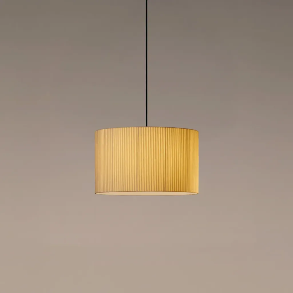 [SNC-GT2PA04] Sísísí Cilíndricas: Lampshade: Natural ribbon. Metallic Sísísí canopy: Textured black finish. Cable: