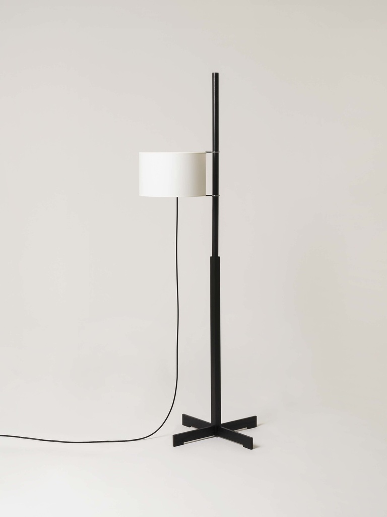 [SNC-TMMSA14] TMM: Wood structure: Black oak. Parchment lampshade: White.