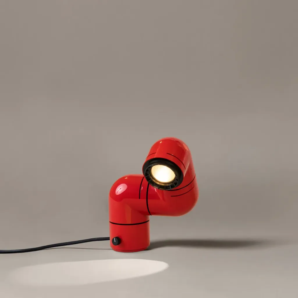 [SNC-TATTA02] Tatu: Orientable structure: Pure red.