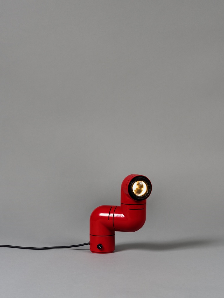 Tatu: Orientable structure: Pure red.